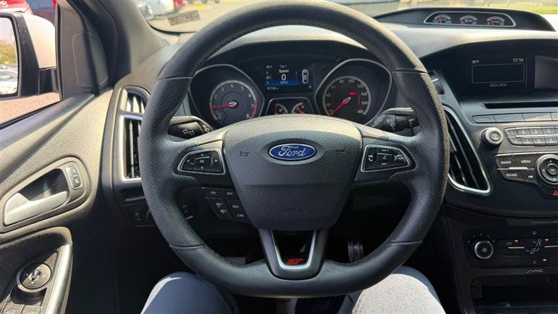Used 2017 Ford Focus ST FWD image 30