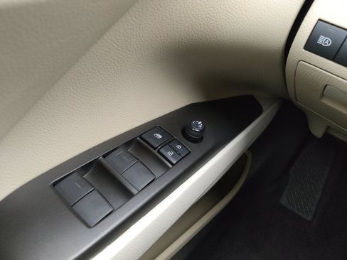 Used 2021 Toyota Camry LE w/ Audio Upgrade Package image 27