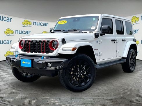 Used 2024 Jeep Wrangler Unlimited Sahara w/ Technology Group AWD/4WD image 3