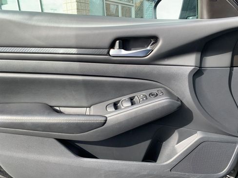 Used 2025 Nissan Altima 2.5 SV image 18