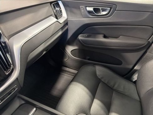 Used 2020 Volvo XC60 T6 Momentum w/ Protection Package image 24