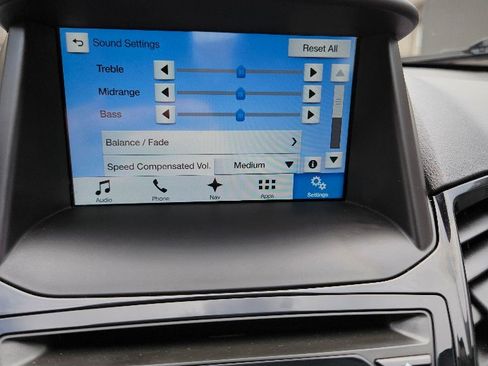 Used 2016 Ford Fiesta Titanium image 19