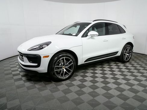 New 2026 Porsche Macan image 29