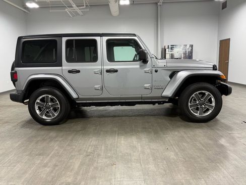 Used 2020 Jeep Wrangler Unlimited Sahara image 3
