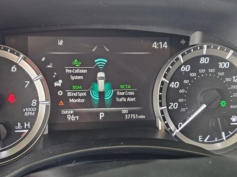 Used 2023 Toyota Highlander XLE image 7