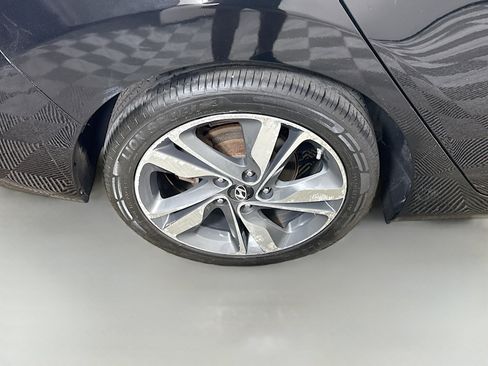 Used 2016 Hyundai Elantra Limited image 33