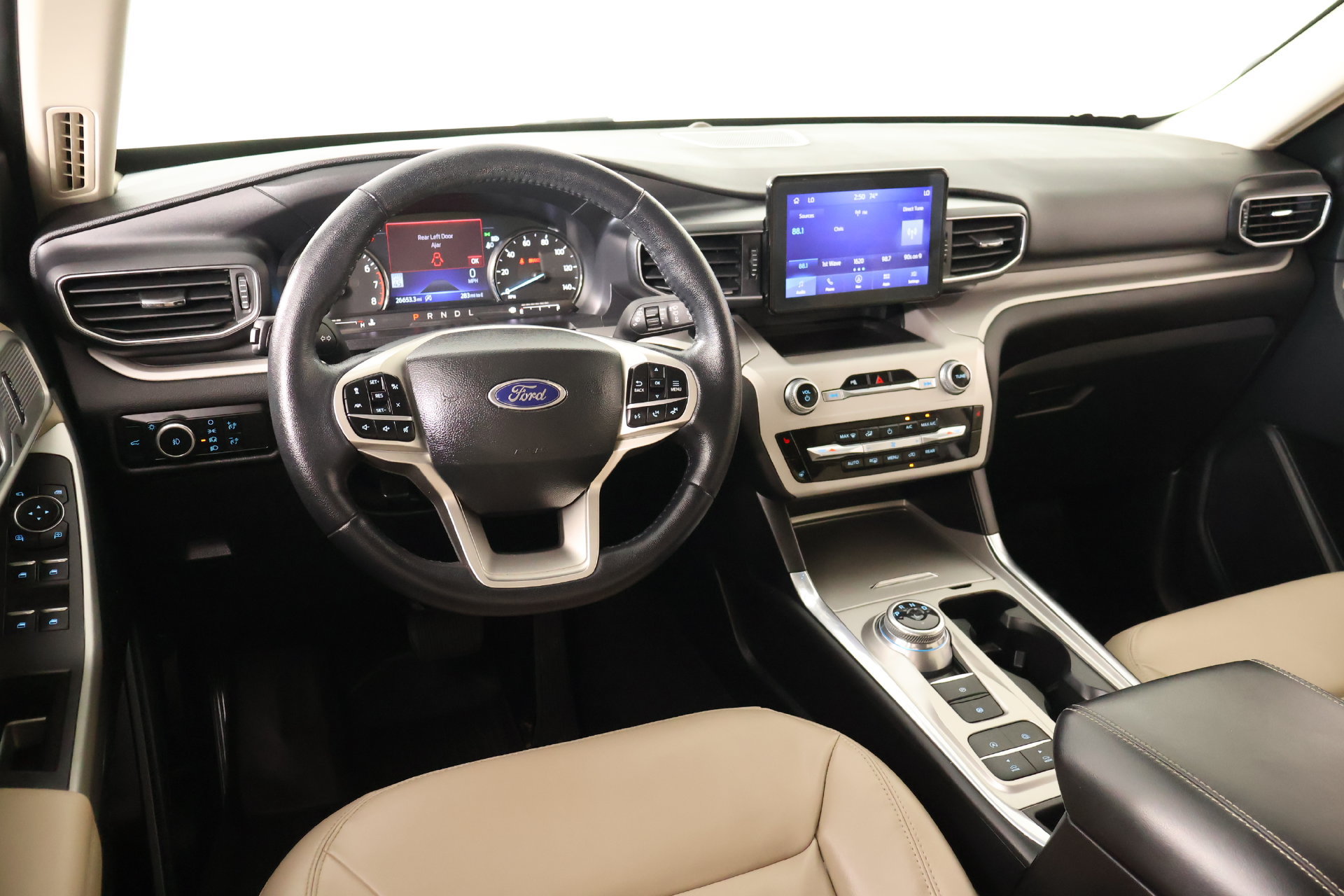 Used 2023 Ford Explorer XLT w/ Equipment Group 202A RWD image 2
