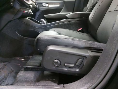 Used 2024 Volvo XC40 B5 Plus w/ Climate Package image 29