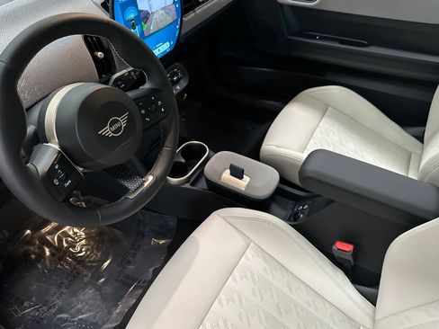 Used 2025 MINI Cooper 2-Door Hardtop image 11