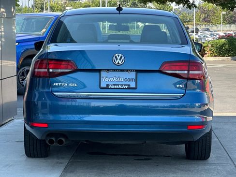 Used 2017 Volkswagen Jetta SEL FWD image 4