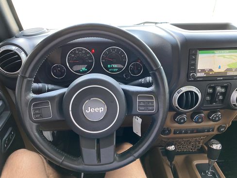Used 2015 Jeep Wrangler Unlimited Sahara w/ Mopar Chrome Edition Group AWD/4WD image 13