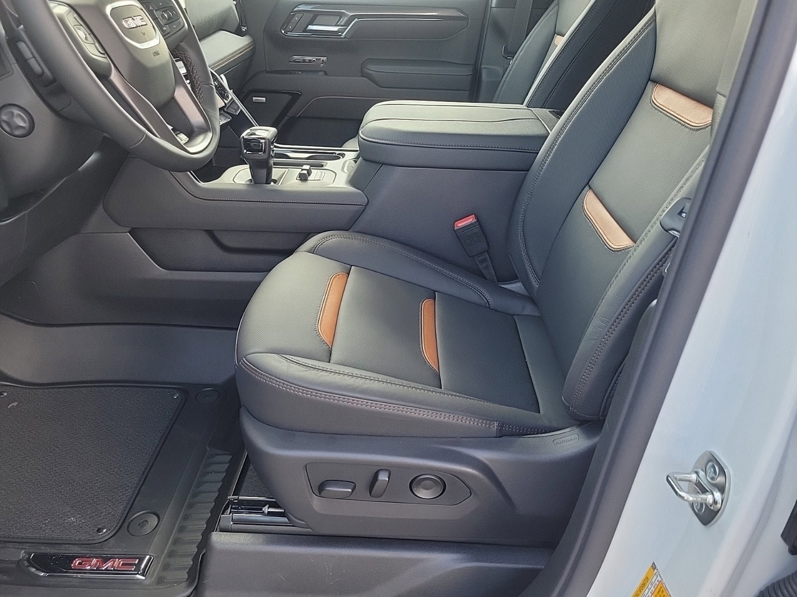 New 2026 GMC Sierra 1500 AT4 w/ Technology Package AWD/4WD image 10