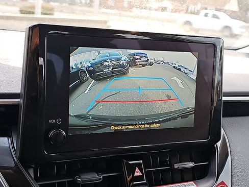 Used 2025 Toyota Corolla LE image 18