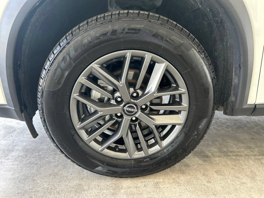 Used 2024 Nissan Rogue S FWD image 14
