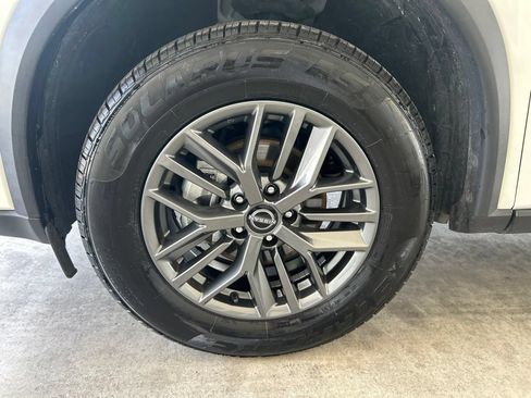 Used 2024 Nissan Rogue S FWD image 14