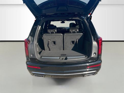 Used 2025 Cadillac XT6 Luxury w/ LPO, Floor Liner Package image 27