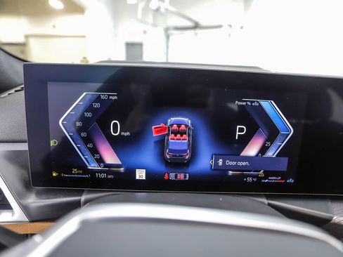 Used 2025 BMW 330i xDrive Sedan w/ Premium Package image 14