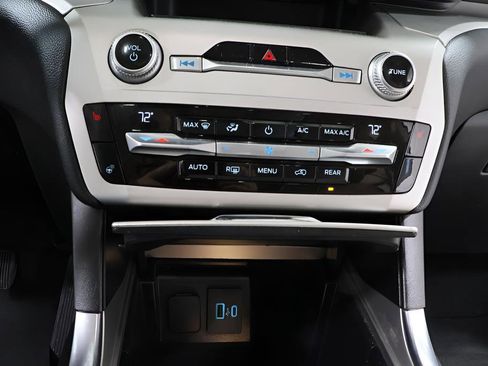 Used 2021 Ford Explorer XLT w/ Equipment Group 202A image 11