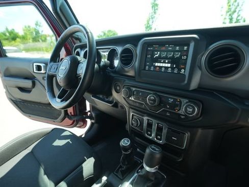 Used 2022 Jeep Wrangler Sport AWD/4WD image 29