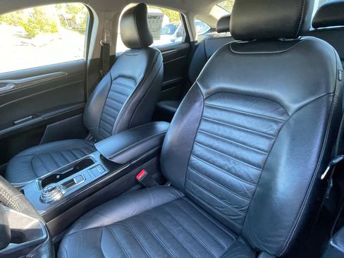 Used 2018 Ford Fusion SE w/ Fusion SE Technology Package image 17