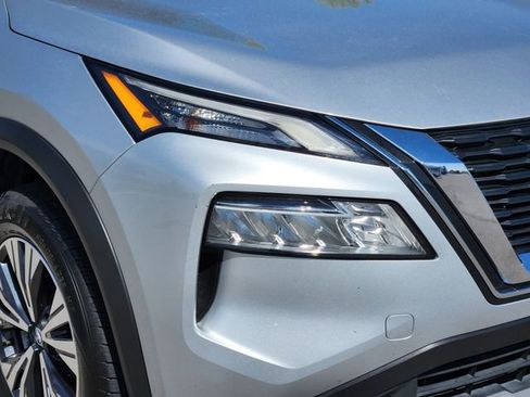 Used 2023 Nissan Rogue SV image 9