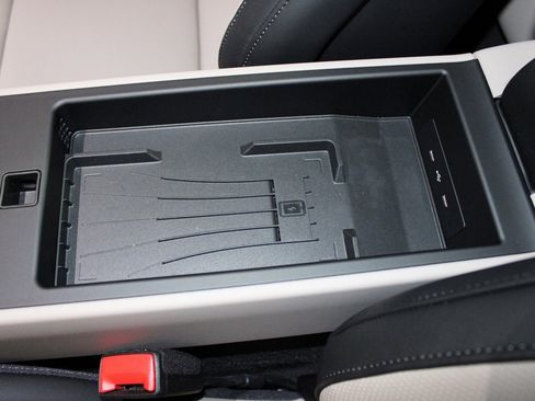 Used 2025 Porsche 911 Carrera 4 GTS image 34