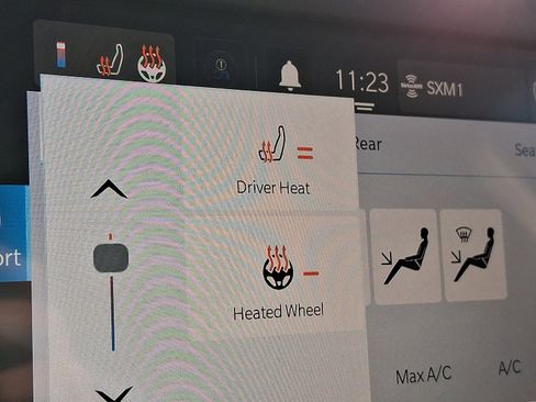 Used 2023 Chrysler Voyager LX image 25