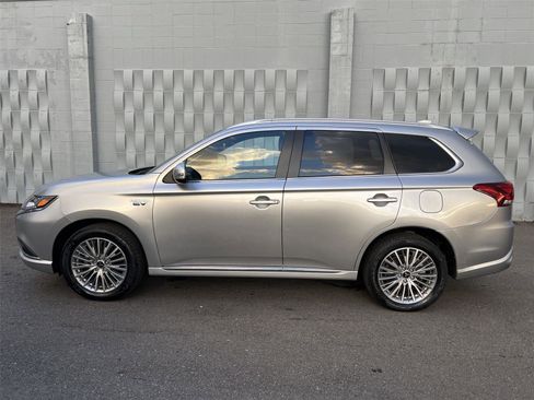 Used 2022 Mitsubishi Outlander SEL image 4