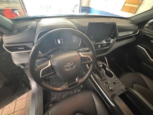 Used 2025 Toyota Highlander XSE AWD/4WD image 33