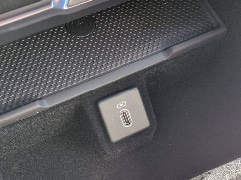 New 2026 Land Rover Range Rover Long Wheelbase SE image 34