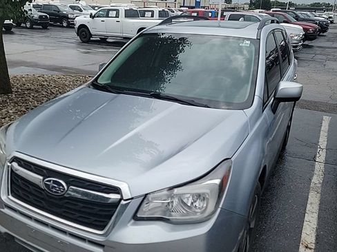 Used 2018 Subaru Forester 2.5i Premium w/ All-Weather Package AWD/4WD image 4