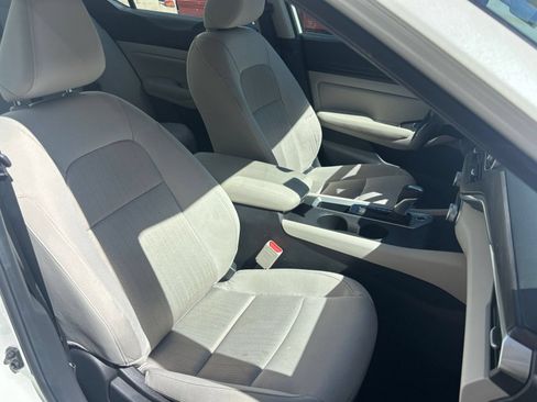 Used 2025 Nissan Altima 2.5 SV FWD image 34