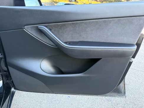 Used 2022 Tesla Model Y Long Range image 29