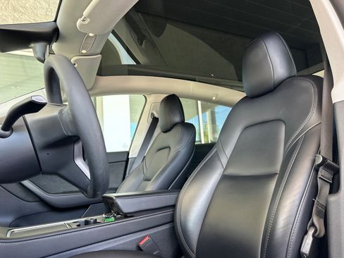 Used 2021 Tesla Model Y Performance image 5