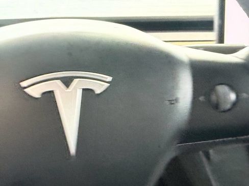 Used 2023 Tesla Model Y 2WD image 19