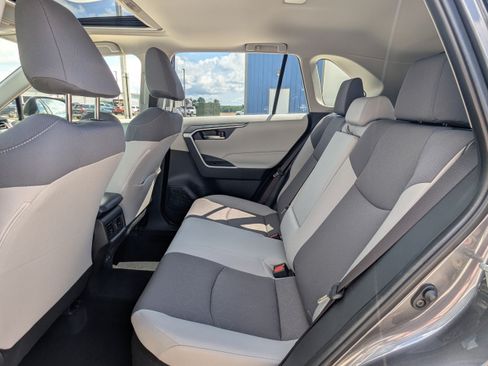 Used 2025 Toyota RAV4 XLE AWD/4WD image 11