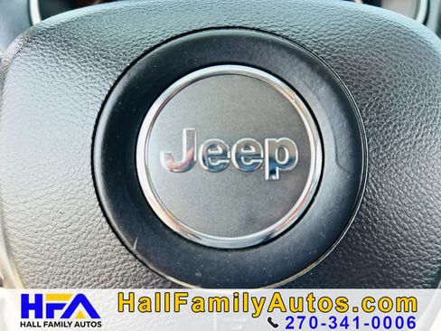 Used 2019 Jeep Cherokee Limited FWD image 21