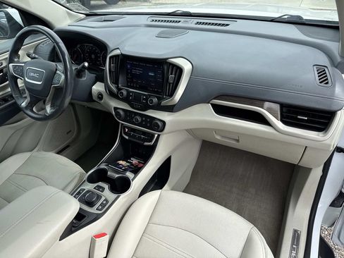 Used 2022 GMC Terrain Denali w/ Denali Premium Package AWD/4WD image 15