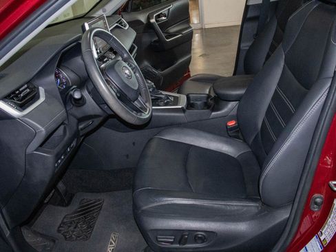 Used 2021 Toyota RAV4 XLE Premium AWD/4WD image 7