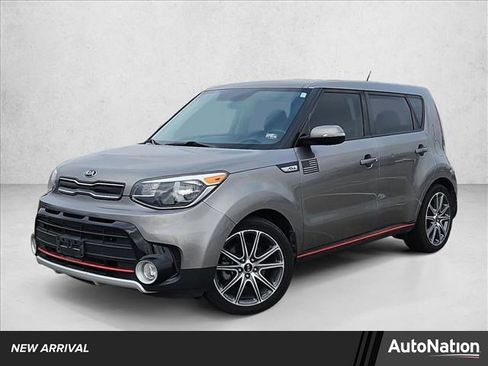 Used 2018 Kia Soul ! image 1