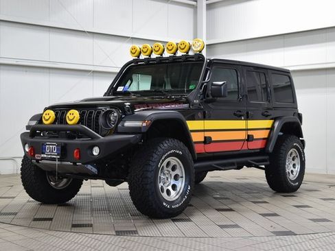 Used 2025 Jeep Wrangler Rubicon w/ Technology Group image 3