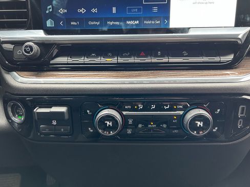 Used 2022 Chevrolet Silverado 1500 RST image 17