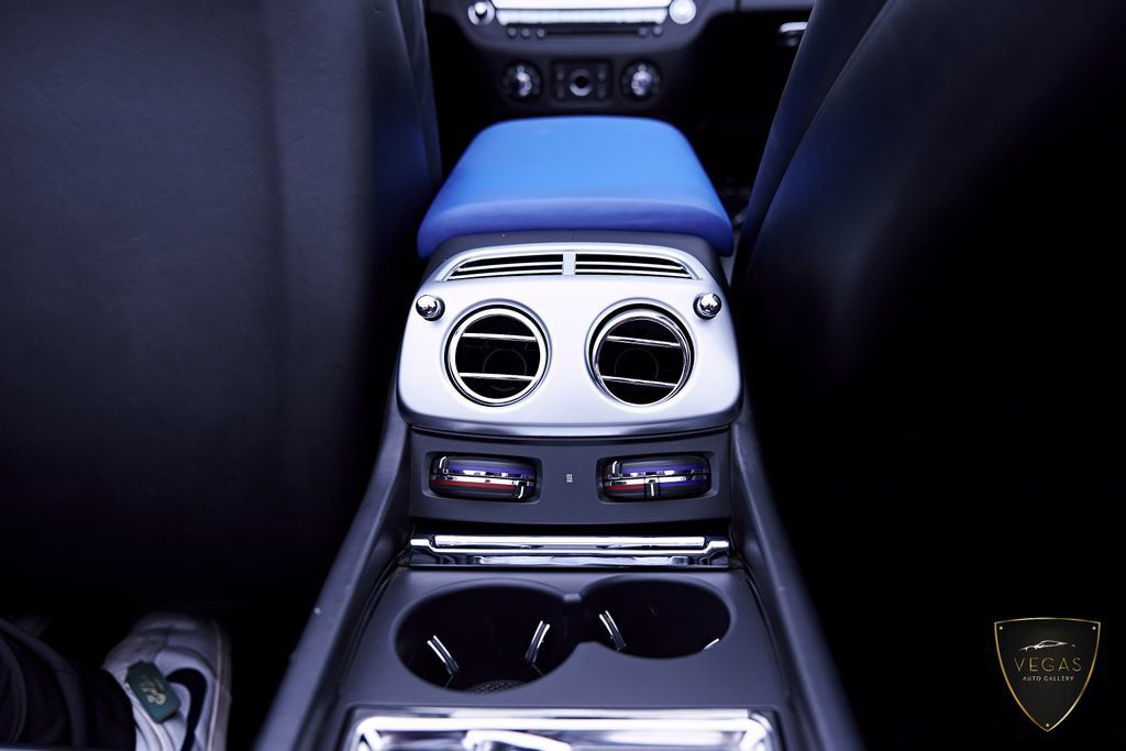 Used 2019 Rolls-Royce Dawn RWD image 64