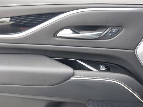 Used 2024 Cadillac Escalade V w/ LPO, ONYX Package image 38