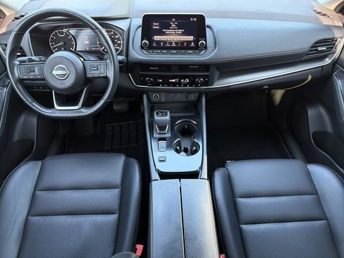 Used 2023 Nissan Rogue SV w/ SV Premium B Package FWD image 2