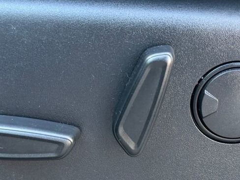 Used 2019 Ford F150 Lariat w/ Equipment Group 502A Luxury AWD/4WD image 26