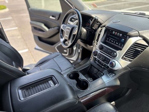 Used 2017 GMC Yukon XL SLT AWD/4WD image 28