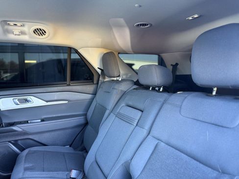 Used 2025 Ford Explorer Active image 7