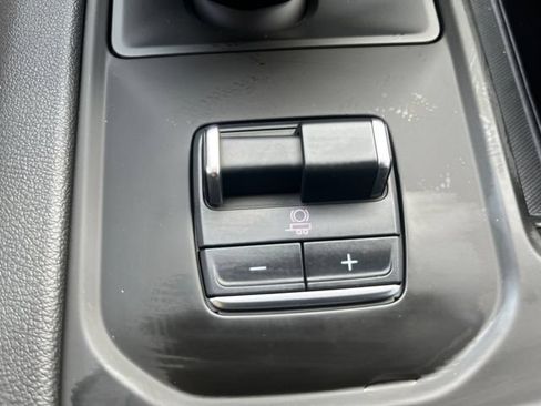 Used 2025 GMC Sierra 1500 AT4 w/ AT4 Premium Package AWD/4WD image 28