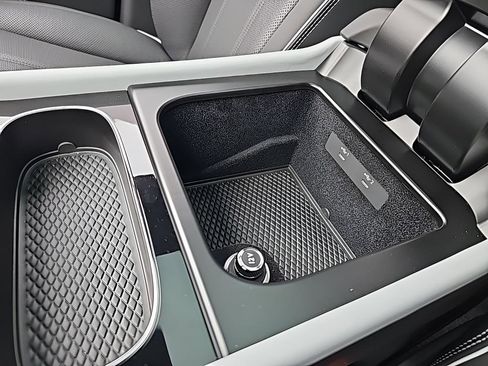 New 2025 Bentley Bentayga image 30